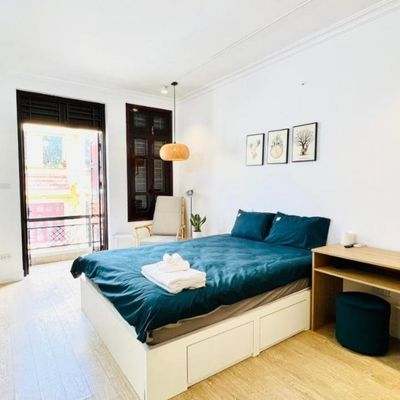 Phòng giường đôi với phòng tắm chung có ban công/ Đêm